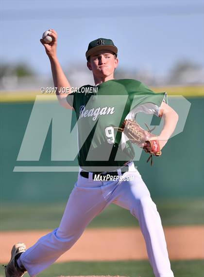 Thumbnail 2 in JV: Reagan [Ronald] vs MacArthur [Douglas] photogallery.