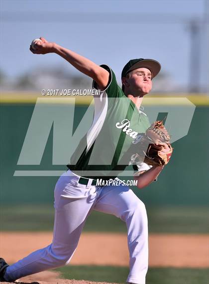 Thumbnail 3 in JV: Reagan [Ronald] vs MacArthur [Douglas] photogallery.