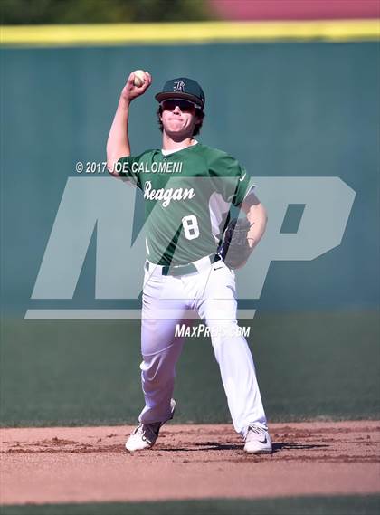 Thumbnail 1 in Reagan [Ronald] vs MacArthur [Douglas] photogallery.