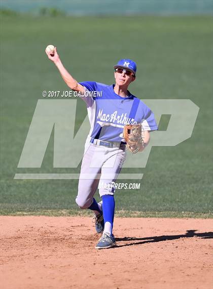 Thumbnail 3 in Reagan [Ronald] vs MacArthur [Douglas] photogallery.