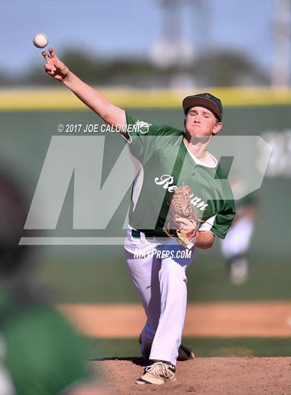 Thumbnail 1 in Reagan [Ronald] vs MacArthur [Douglas] photogallery.