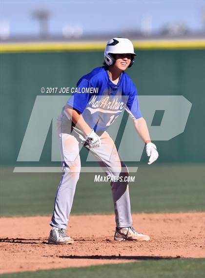 Thumbnail 1 in Reagan [Ronald] vs MacArthur [Douglas] photogallery.