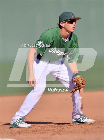 Thumbnail 1 in JV: Reagan [Ronald] vs MacArthur [Douglas] photogallery.