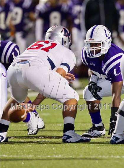 Thumbnail 2 in Manvel vs. Dayton (4A Region III Division II  Regional) photogallery.