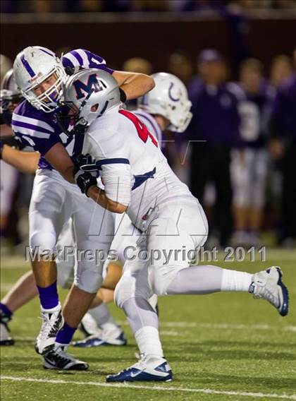 Thumbnail 2 in Manvel vs. Dayton (4A Region III Division II  Regional) photogallery.