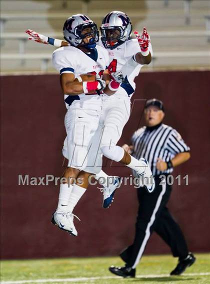 Thumbnail 3 in Manvel vs. Dayton (4A Region III Division II  Regional) photogallery.