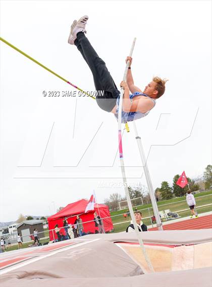 Thumbnail 2 in Caveman Classic Invitational photogallery.