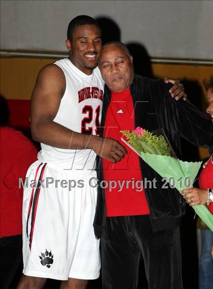 Thumbnail 3 in Harvard-Westlake Senior Night photogallery.