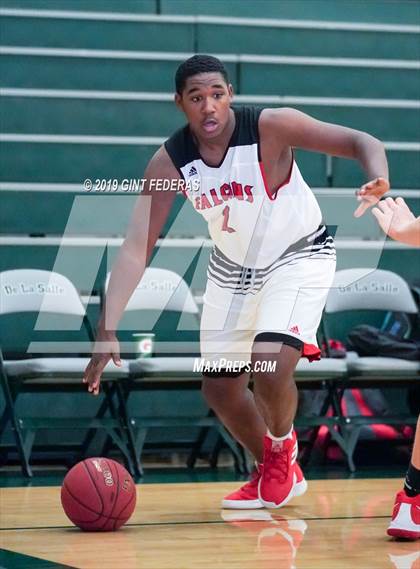 Thumbnail 3 in Fairfield vs. Saint Mary's (DLS Vontoure Classic) photogallery.