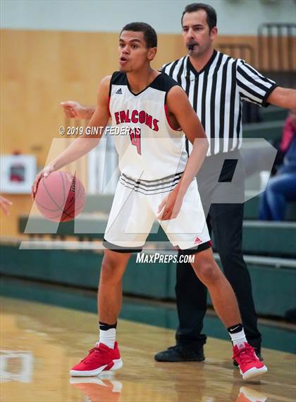 Thumbnail 2 in Fairfield vs. Saint Mary's (DLS Vontoure Classic) photogallery.