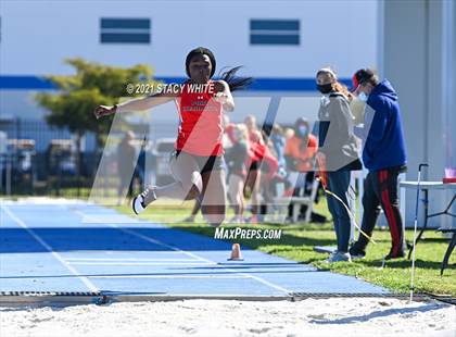 Thumbnail 2 in IMG Academy Invitational (Field Events) photogallery.