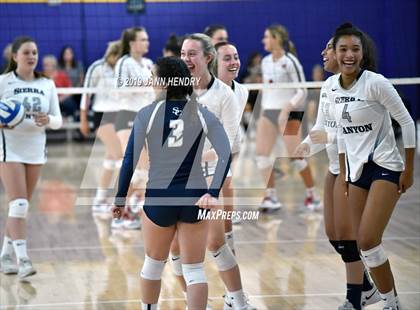 Thumbnail 2 in Mater Dei vs Sierra Canyon (Durango Fall Classic) photogallery.