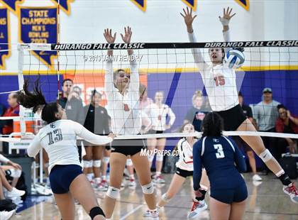 Thumbnail 2 in Mater Dei vs Sierra Canyon (Durango Fall Classic) photogallery.