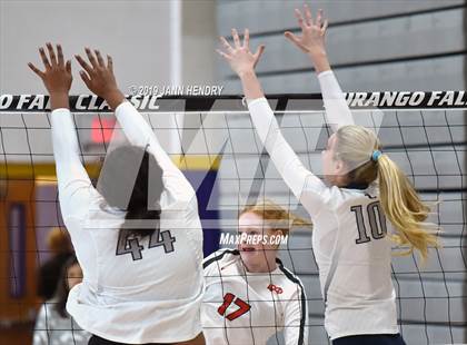 Thumbnail 3 in Mater Dei vs Sierra Canyon (Durango Fall Classic) photogallery.