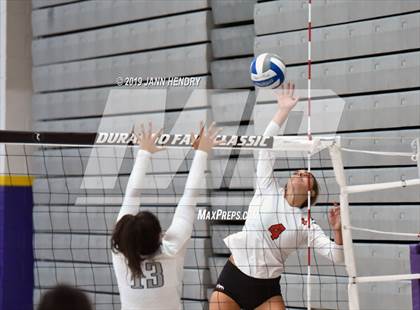Thumbnail 3 in Mater Dei vs Sierra Canyon (Durango Fall Classic) photogallery.