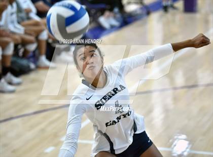 Thumbnail 1 in Mater Dei vs Sierra Canyon (Durango Fall Classic) photogallery.