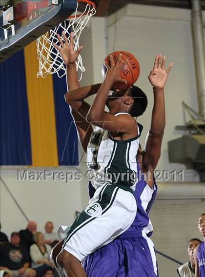 Thumbnail 2 in Sacramento vs. El Cerrito (Gridley Invitational) photogallery.