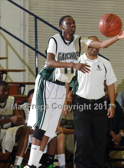 Thumbnail 2 in Sacramento vs. El Cerrito (Gridley Invitational) photogallery.