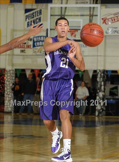 Thumbnail 3 in Sacramento vs. El Cerrito (Gridley Invitational) photogallery.