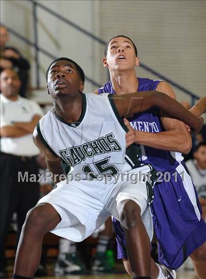 Thumbnail 2 in Sacramento vs. El Cerrito (Gridley Invitational) photogallery.
