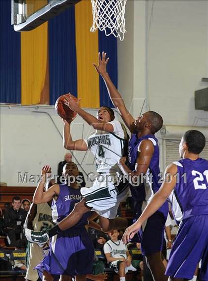 Thumbnail 2 in Sacramento vs. El Cerrito (Gridley Invitational) photogallery.
