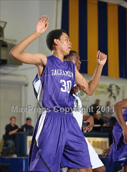 Thumbnail 2 in Sacramento vs. El Cerrito (Gridley Invitational) photogallery.
