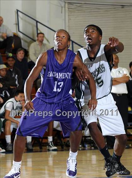 Thumbnail 2 in Sacramento vs. El Cerrito (Gridley Invitational) photogallery.