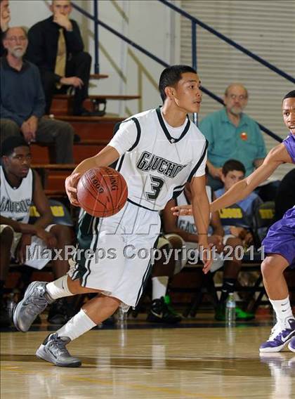 Thumbnail 2 in Sacramento vs. El Cerrito (Gridley Invitational) photogallery.