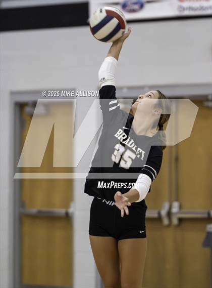 Thumbnail 3 in Bradley Central @ Ooltewah photogallery.