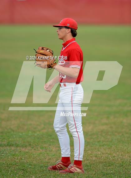 Thumbnail 3 in Central Catholic vs. Central Private (LHSAA 1A Regional Playoff) photogallery.