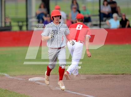 Thumbnail 3 in Central Catholic vs. Central Private (LHSAA 1A Regional Playoff) photogallery.