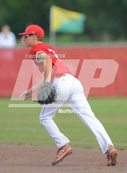 Thumbnail 3 in Central Catholic vs. Central Private (LHSAA 1A Regional Playoff) photogallery.