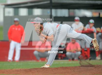 Thumbnail 3 in Central Catholic vs. Central Private (LHSAA 1A Regional Playoff) photogallery.