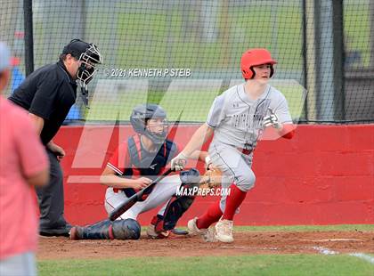 Thumbnail 3 in Central Catholic vs. Central Private (LHSAA 1A Regional Playoff) photogallery.