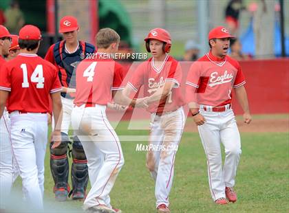Thumbnail 3 in Central Catholic vs. Central Private (LHSAA 1A Regional Playoff) photogallery.
