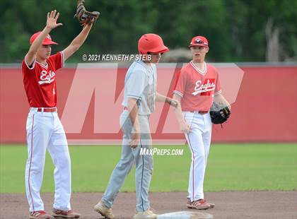 Thumbnail 1 in Central Catholic vs. Central Private (LHSAA 1A Regional Playoff) photogallery.
