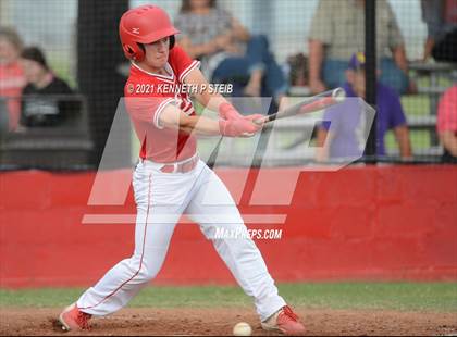 Thumbnail 3 in Central Catholic vs. Central Private (LHSAA 1A Regional Playoff) photogallery.