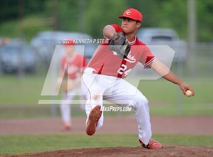 Thumbnail 2 in Central Catholic vs. Central Private (LHSAA 1A Regional Playoff) photogallery.
