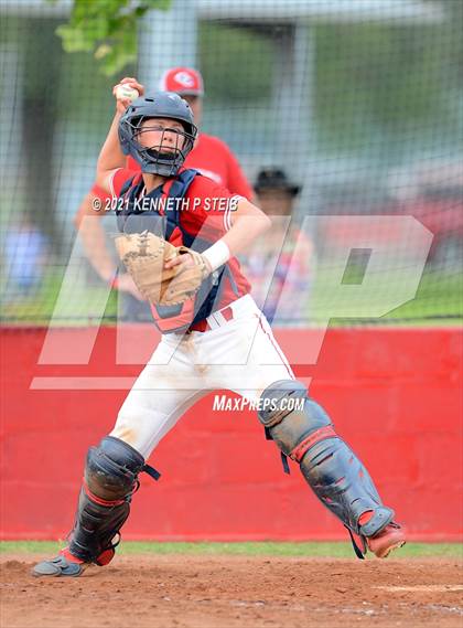 Thumbnail 2 in Central Catholic vs. Central Private (LHSAA 1A Regional Playoff) photogallery.