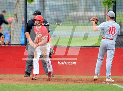 Thumbnail 2 in Central Catholic vs. Central Private (LHSAA 1A Regional Playoff) photogallery.