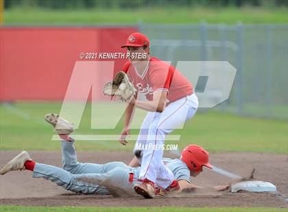 Thumbnail 2 in Central Catholic vs. Central Private (LHSAA 1A Regional Playoff) photogallery.