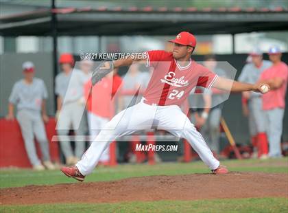 Thumbnail 2 in Central Catholic vs. Central Private (LHSAA 1A Regional Playoff) photogallery.