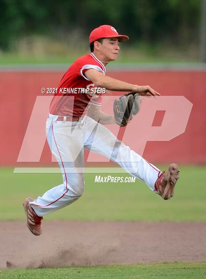 Thumbnail 3 in Central Catholic vs. Central Private (LHSAA 1A Regional Playoff) photogallery.