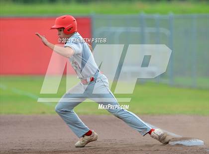 Thumbnail 3 in Central Catholic vs. Central Private (LHSAA 1A Regional Playoff) photogallery.