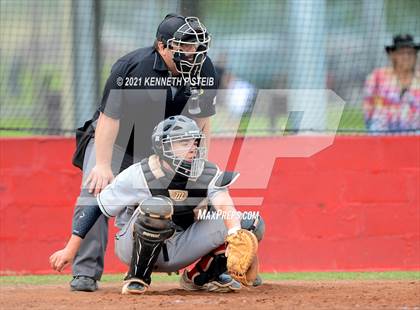 Thumbnail 1 in Central Catholic vs. Central Private (LHSAA 1A Regional Playoff) photogallery.