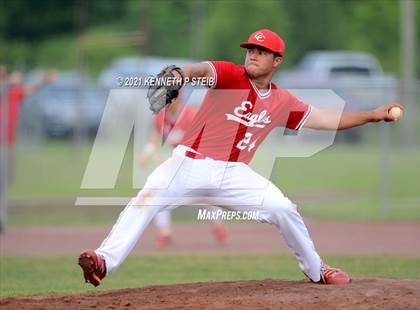 Thumbnail 3 in Central Catholic vs. Central Private (LHSAA 1A Regional Playoff) photogallery.