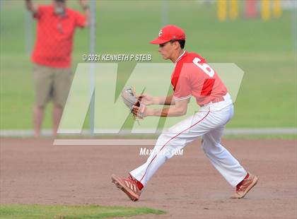 Thumbnail 3 in Central Catholic vs. Central Private (LHSAA 1A Regional Playoff) photogallery.