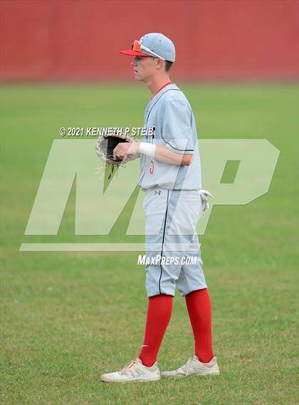 Thumbnail 1 in Central Catholic vs. Central Private (LHSAA 1A Regional Playoff) photogallery.