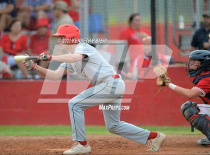 Thumbnail 3 in Central Catholic vs. Central Private (LHSAA 1A Regional Playoff) photogallery.