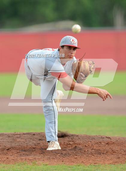 Thumbnail 3 in Central Catholic vs. Central Private (LHSAA 1A Regional Playoff) photogallery.